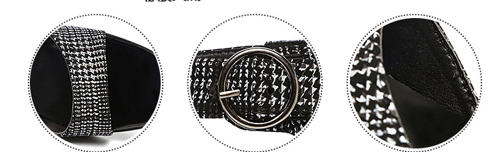 Roman Plaid Statement