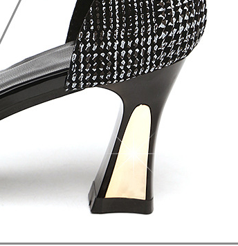 Roman Plaid Statement