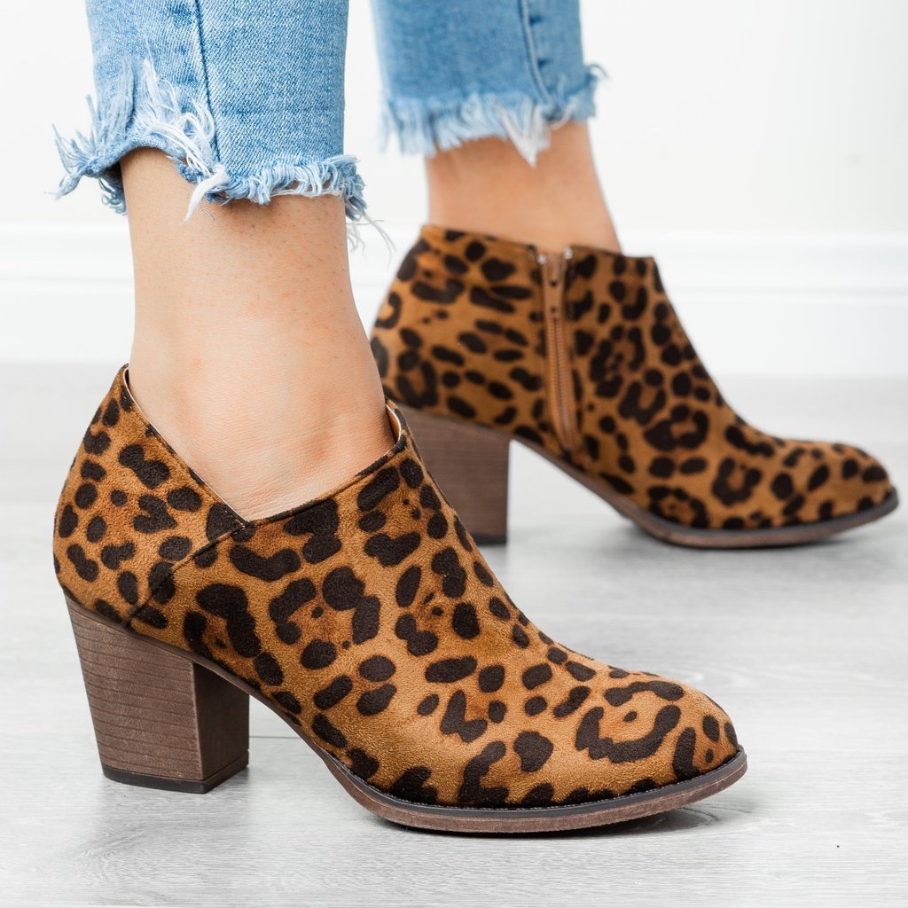 Casual Plus Size Pointed Toe Fashion Boots