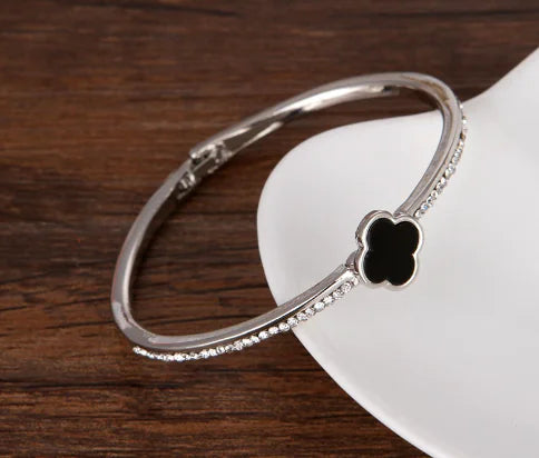 Rose Gold Clover Bracelet for Women - Fashionable Design