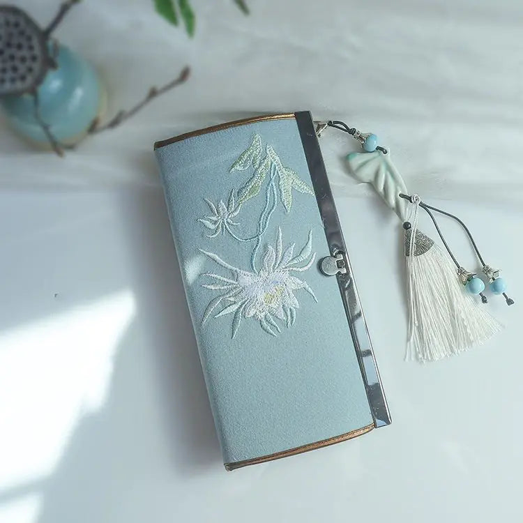 Artistic Retro Embroidery Clutch Purse for Women