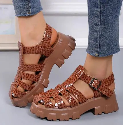 Roman-Style Buckle Shoe