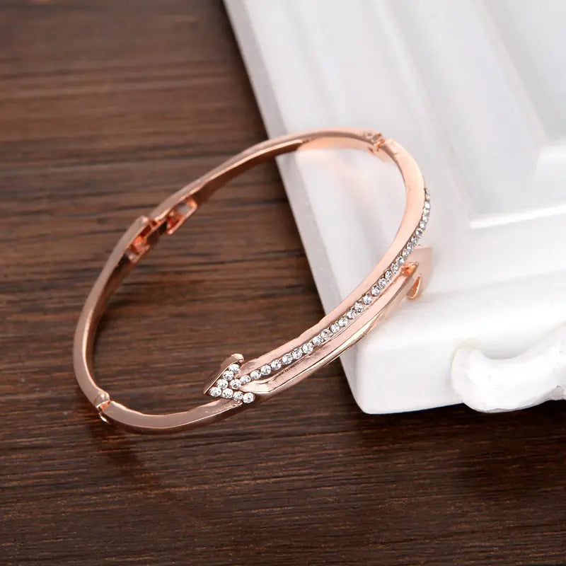 Rose Gold Clover Bracelet for Women - Fashionable Design