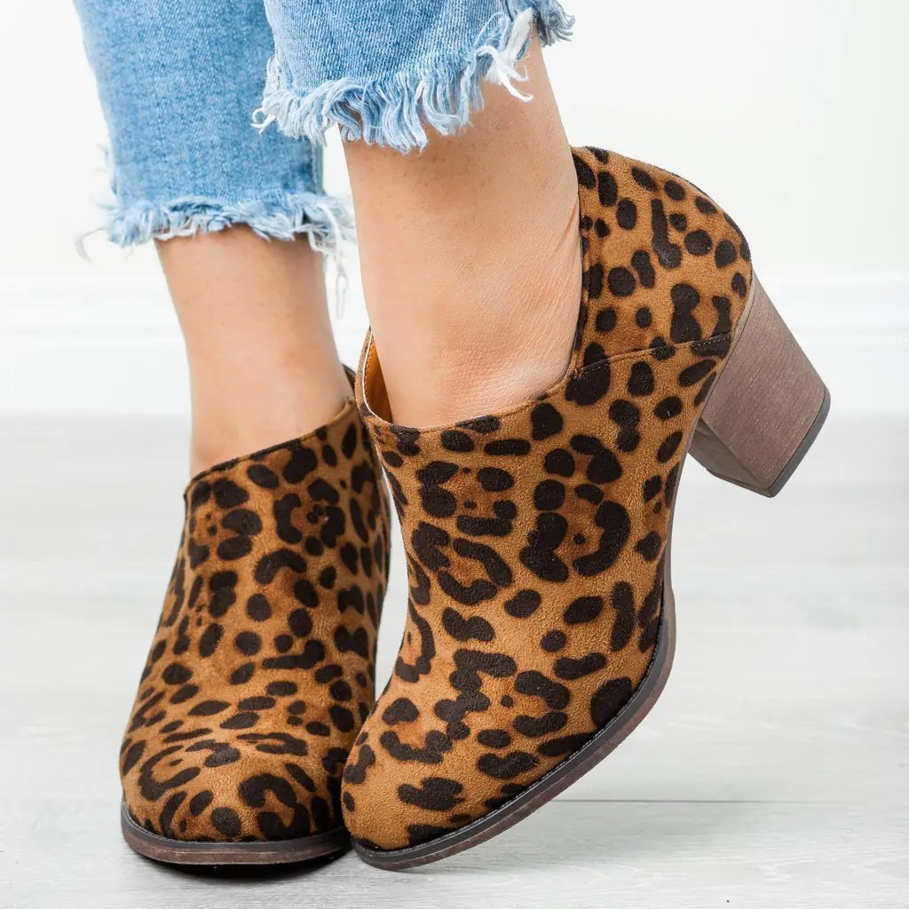 Casual Plus Size Pointed Toe Fashion Boots