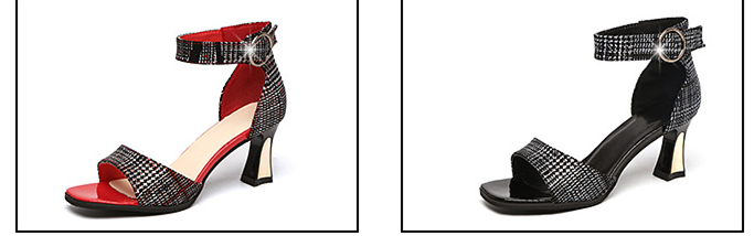 Roman Plaid Statement