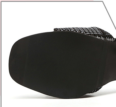 Roman Plaid Statement