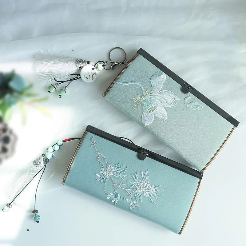 Artistic Retro Embroidery Clutch Purse for Women