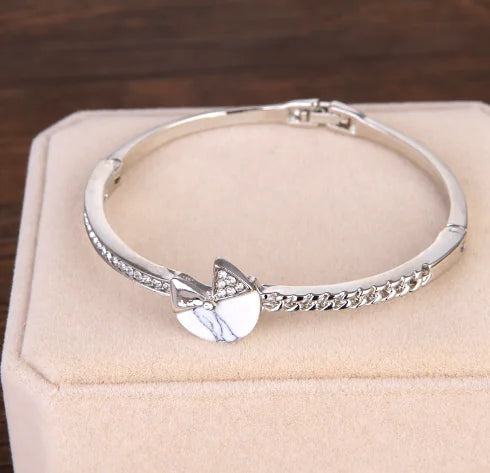 Rose Gold Clover Bracelet for Women - Fashionable Design